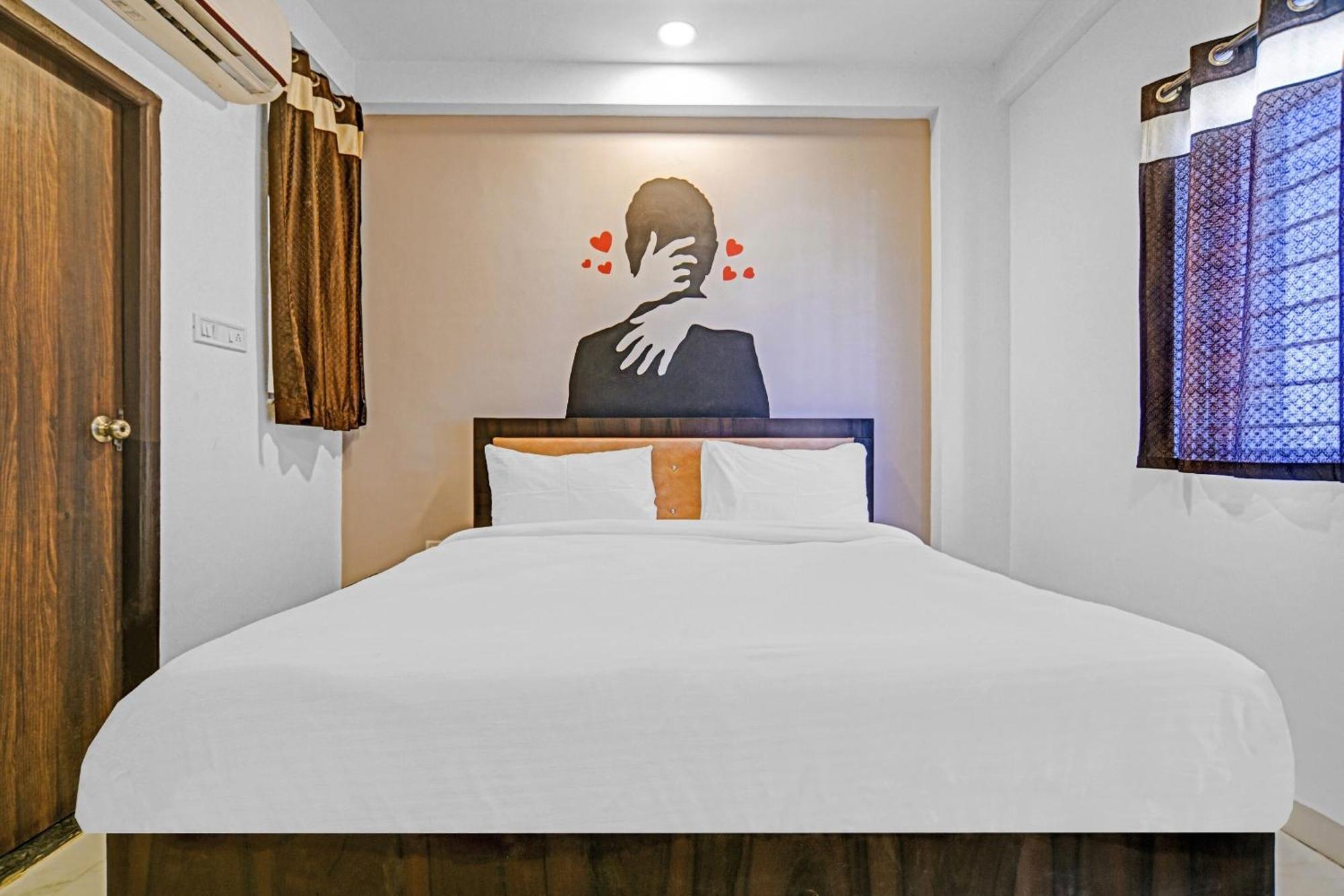Collection O The Eternity Near Lig Sqaure Hotel Indore Exterior photo