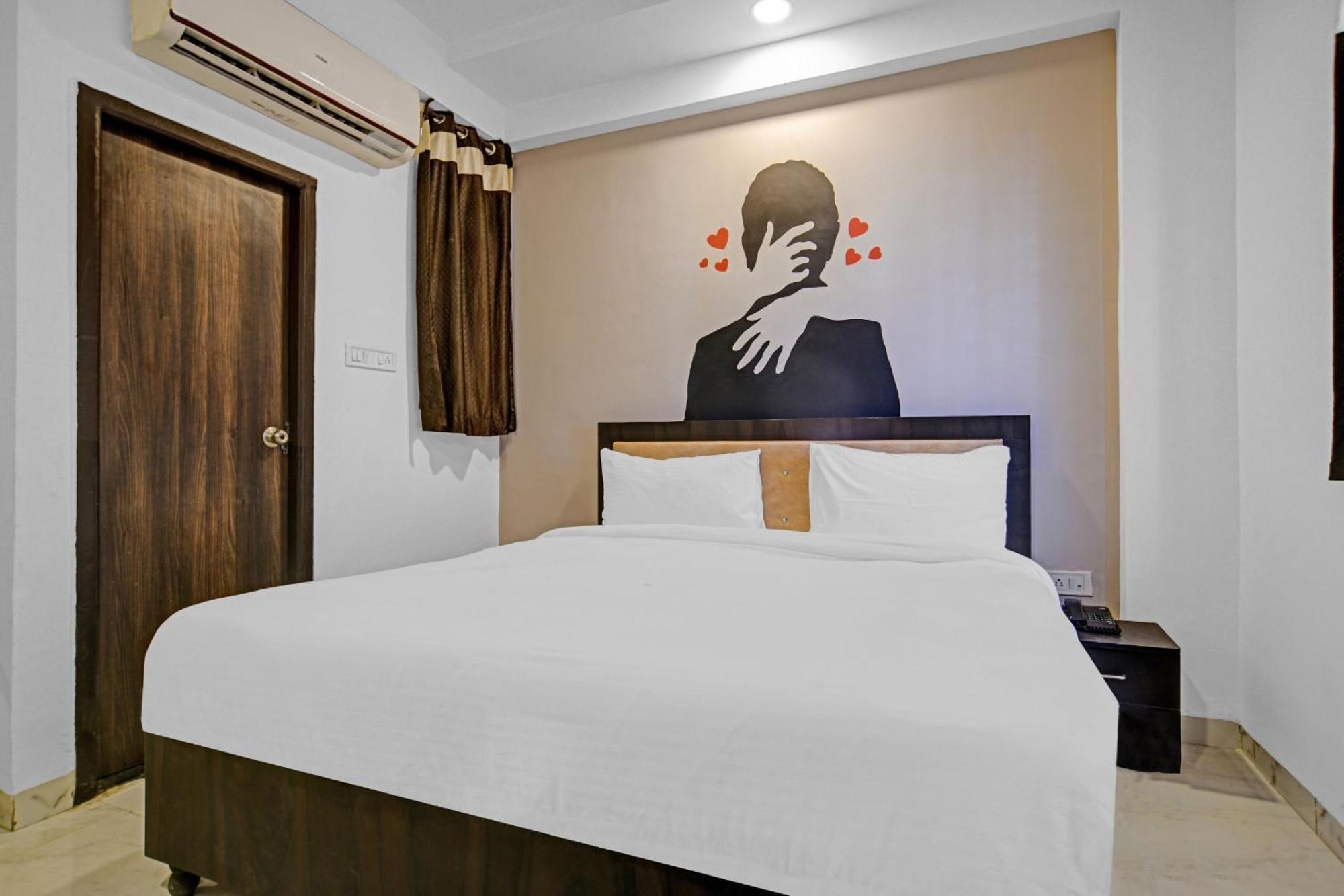 Collection O The Eternity Near Lig Sqaure Hotel Indore Exterior photo