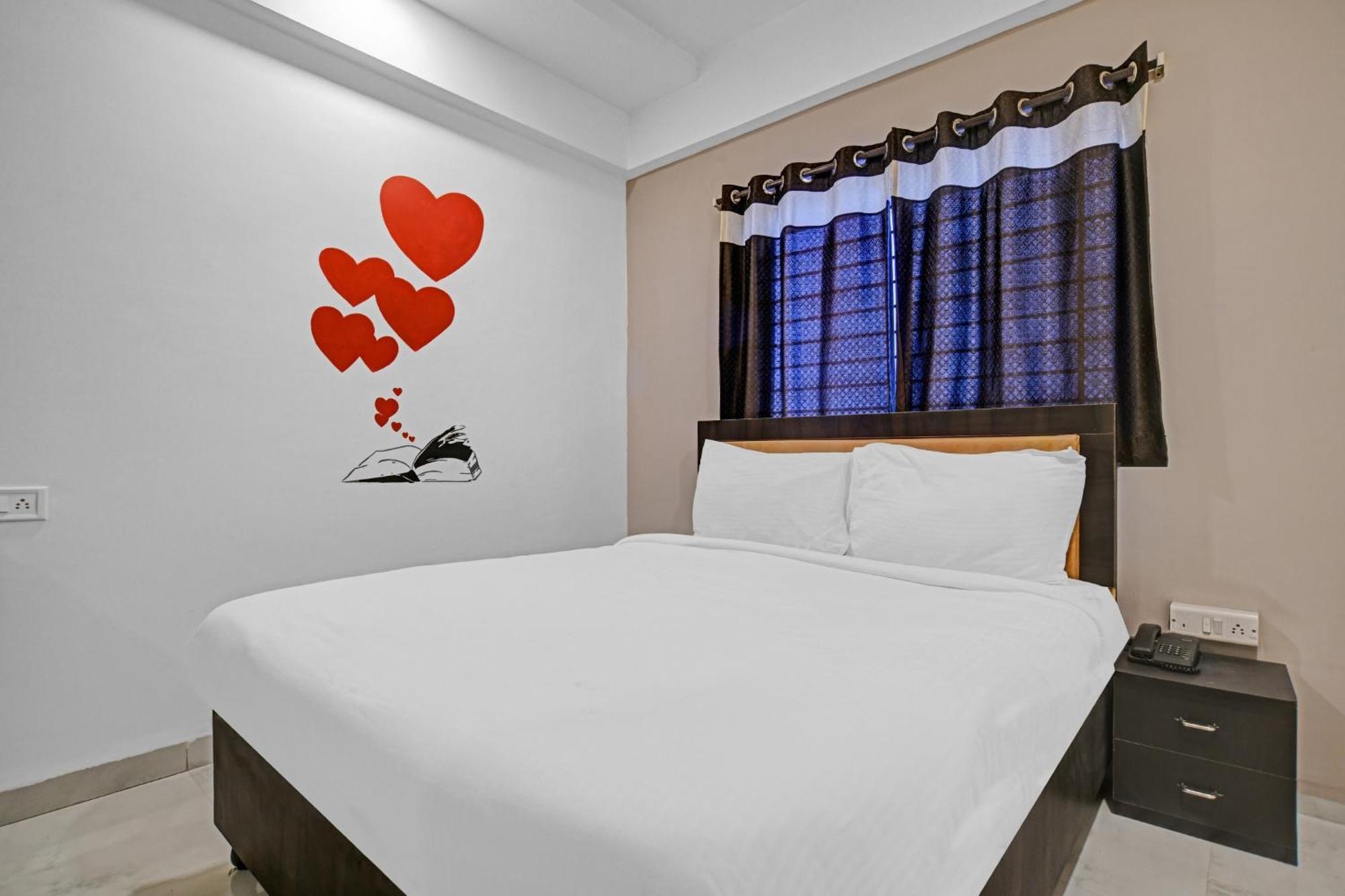 Collection O The Eternity Near Lig Sqaure Hotel Indore Exterior photo