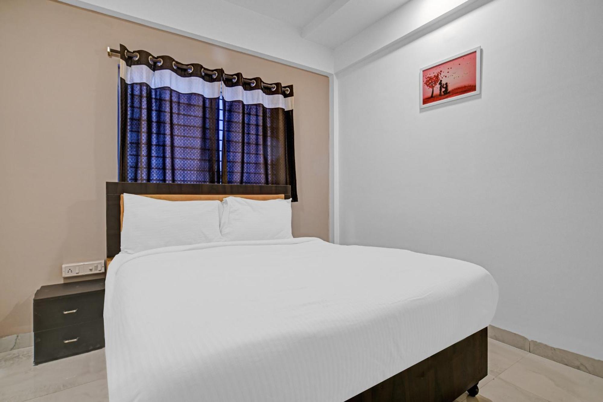 Collection O The Eternity Near Lig Sqaure Hotel Indore Exterior photo